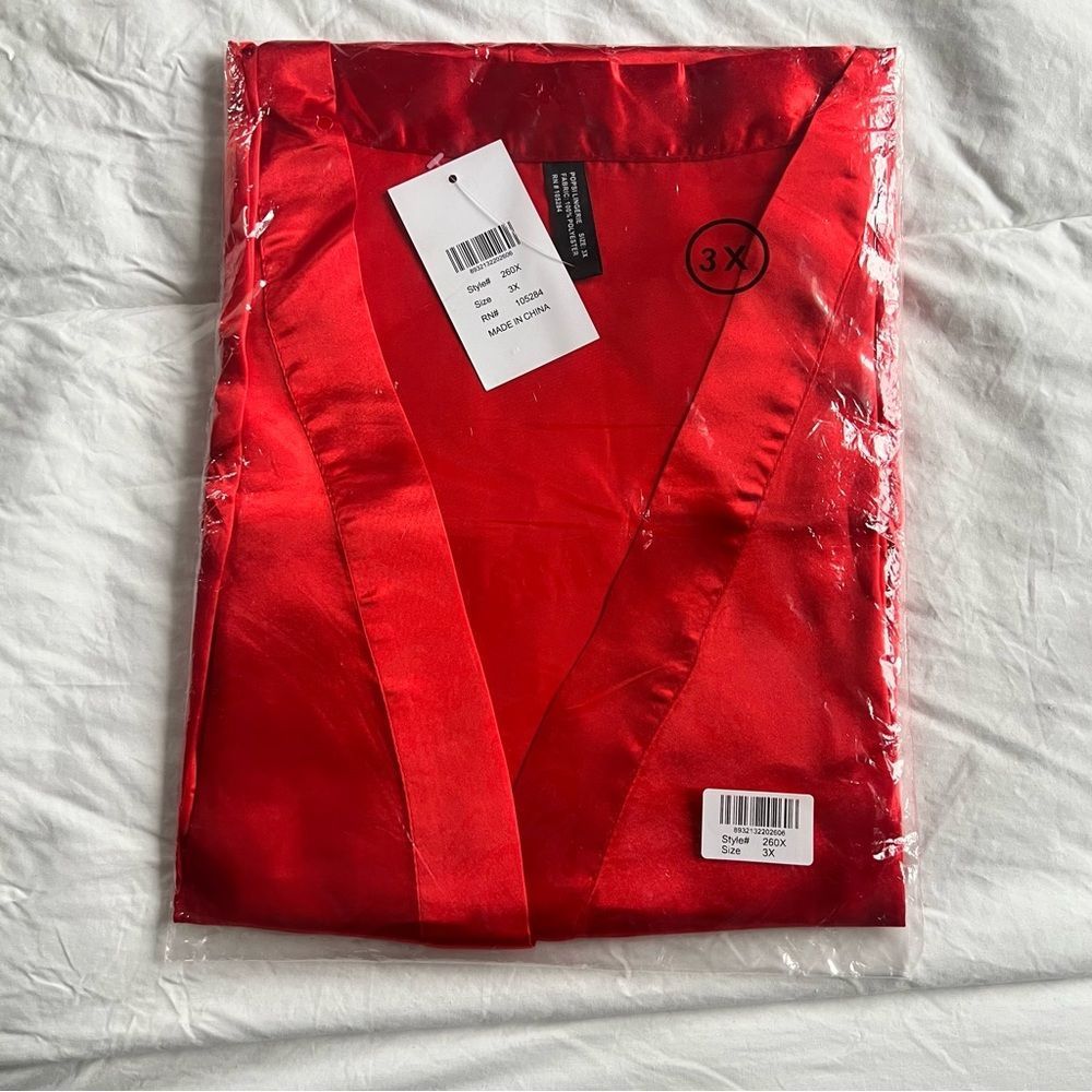 Red satin robe 3x nwt